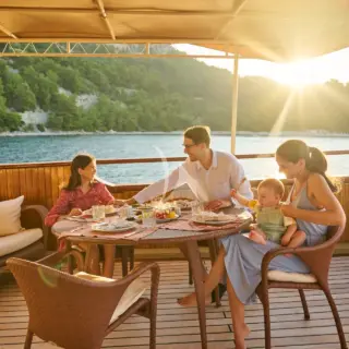 Upper deck sun terrace