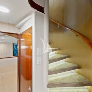 EL REY - Lower Guest Foyer