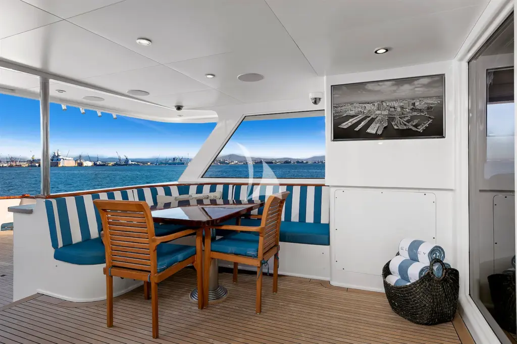 EL REY - Main Aft Deck Dining 