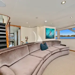 EL REY - Main Salon Forward