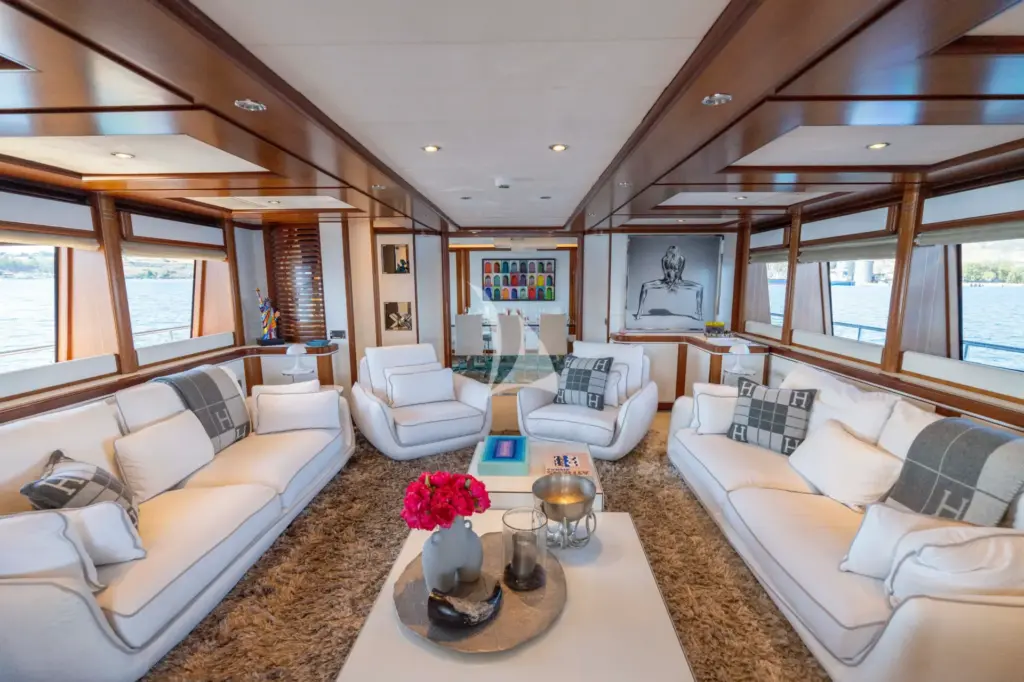 Bunker - Main Deck Salon