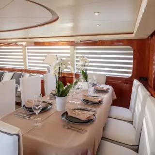 EFMARIA - Dining Area