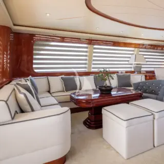 EFMARIA - Main Salon