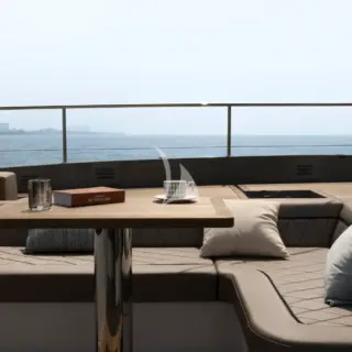 Andare Oltre - Lounge Area Flybridge