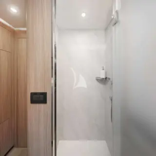 Andare Oltre - Shower