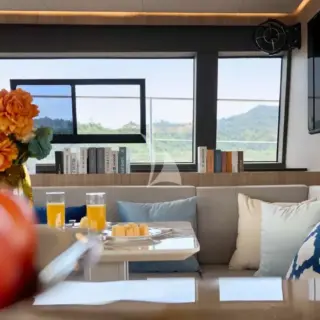 Andare Oltre - Saloon