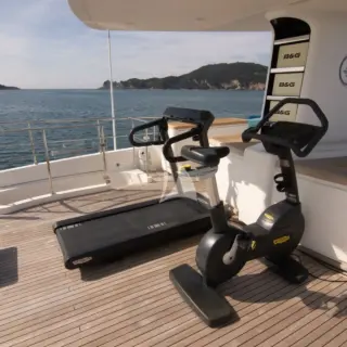 Akar XIII - Gym on Fly bridge