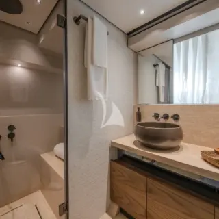 TELL NO ONE - Master ensuite