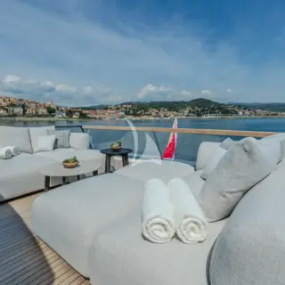 TELL NO ONE - Flybridge aft sunbeds