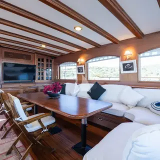 TAKE IT EASIER - Main saloon dining