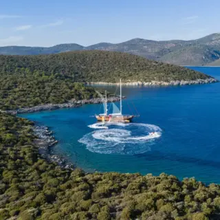 TAKE IT EASIER - Remote anchorage