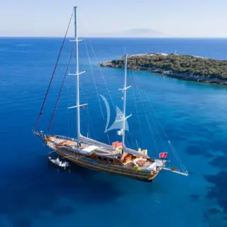 TAKE IT EASIER - Profile at anchor