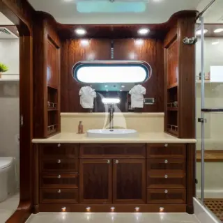 BEYOND CAPRICORN - Master cabin en suite