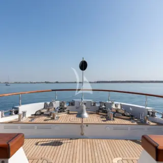 BEYOND CAPRICORN - Fore Deck