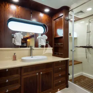 BEYOND CAPRICORN - Master cabin en suite