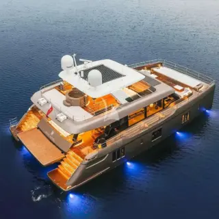 Nauti Nickel at Night