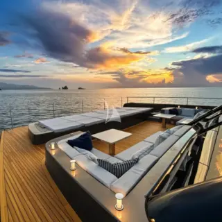 Nauti Nickel - Foredeck