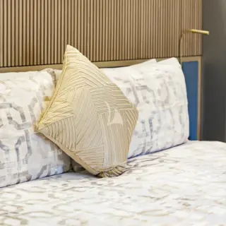 Nauti Nickel - Cabin