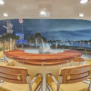 FAVOR - Sun deck bar