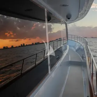 FAVOR - Walk around decks