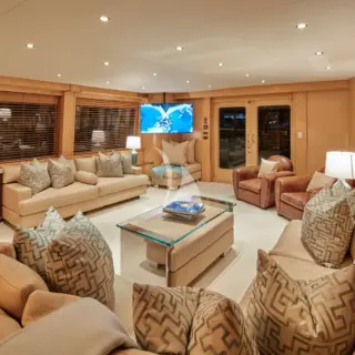 FAVOR - Main Salon