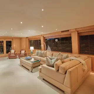 FAVOR - Main Salon