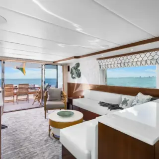 AZURE - Salon looking aft