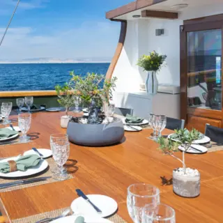 ARKTOS - Exterior dining area