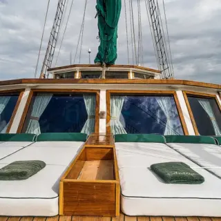 ARKTOS - Foredeck sunbathing area