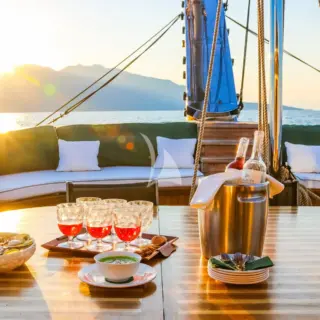 ARKTOS - Sunset drinks