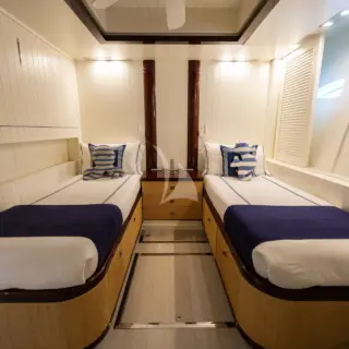 BLUE DEVIL - Twin Guest Cabin + Pullman