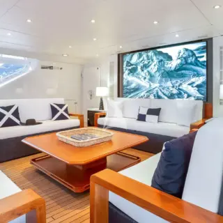 ZENJI - Aft Cockpit TV and Lounge