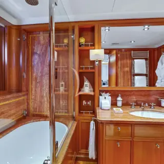 ZENJI - Double Guest Ensuite