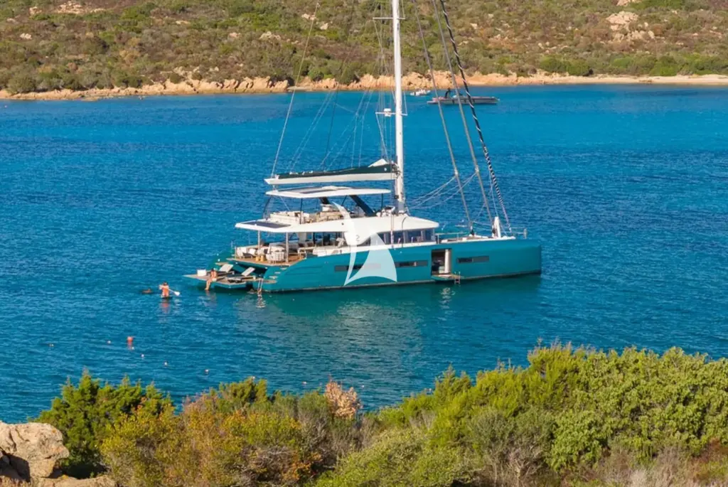 ARKTOS - EIGHTY2 sistership - At anchor