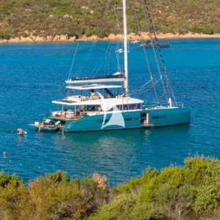 ARKTOS - EIGHTY2 sistership - At anchor