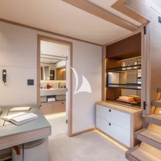 ARKTOS - EIGHTY2 sistership pic - Interior