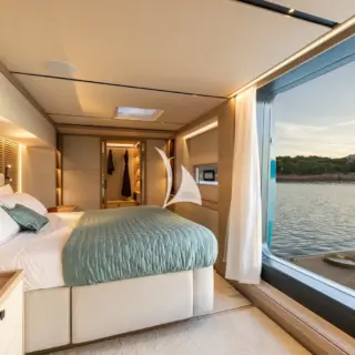 ARKTOS - EIGHTY2 sistership pic - Master cabin ©Julien GAZEAU
