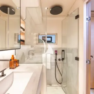 ARKTOS - EIGHTY2 sistership - Guests bathroom