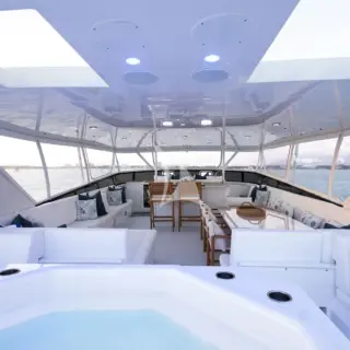 BIRDY - Fly Bridge with Jacuzzi