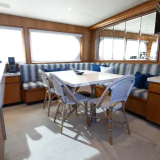 BIRDY - Galley with Country Kitchen Style Seating