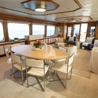 BIRDY - Main Salon Dining