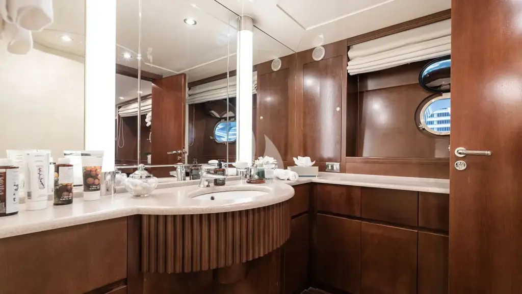 LET IT BE - Vip cabin ensuite bathroom