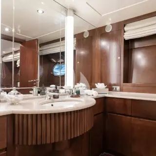 LET IT BE - Vip cabin ensuite bathroom