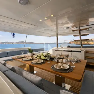 ROYAL DESTINY - Royal-Destiny-cockpit-table 2