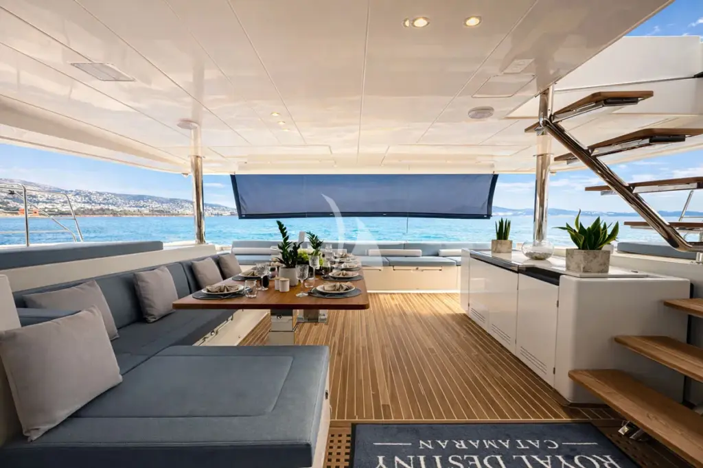 ROYAL DESTINY - Royal-Destiny-cockpit