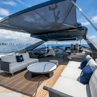 R&R - Fly Bridge with retractable sun shade