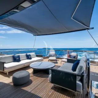 R&R - Fly Bridge lounging