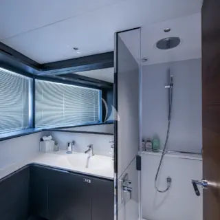 R&R - Forward Stateroom en-suite