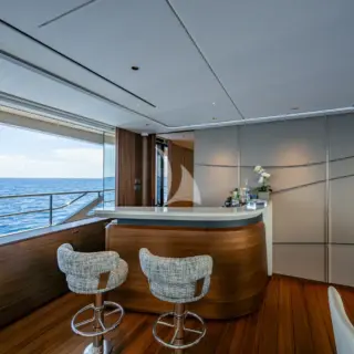 R&R - Main Salon bar