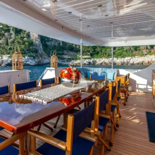 Main aft deck Al fresco dining